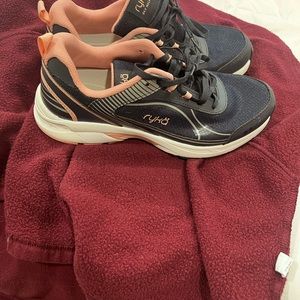 Womens sneakers